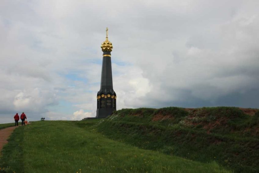 borodinskoe-pole-i-batareya-raevskogo